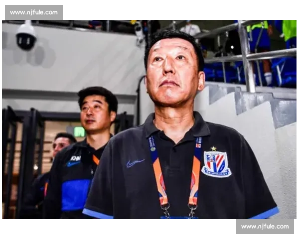 申花翻译周欣更衣室拍桌怒吼 全队誓言战斗到底